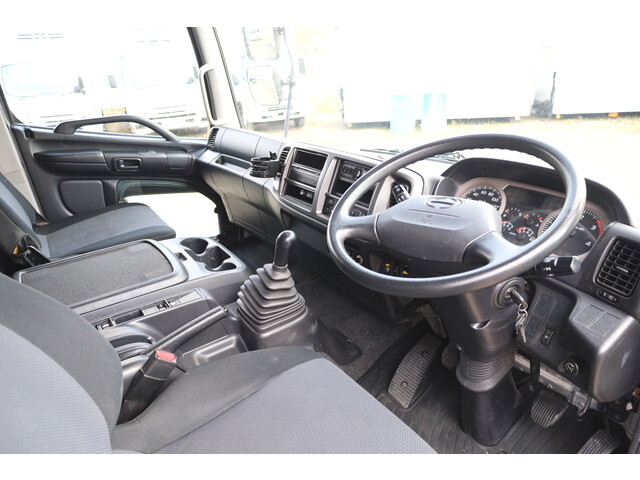 日野レンジャー幌ウイング中型（4t）[写真26]