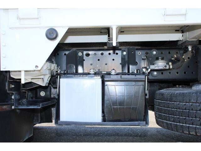 いすゞエルフ平ボディ小型（2t・3t）[写真16]