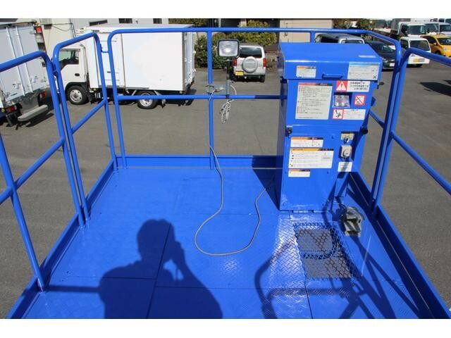 いすゞエルフ高所作業車小型（2t・3t）[写真17]
