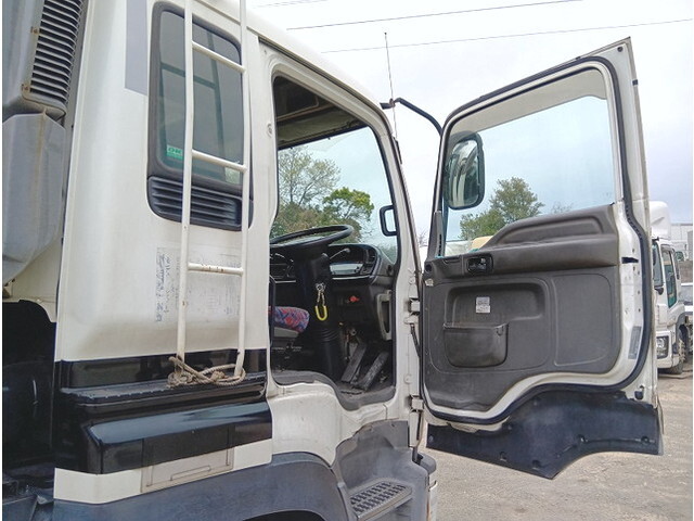 いすゞギガコンテナ専用車大型（10t）[写真13]