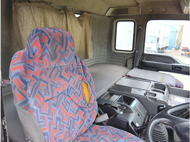 いすゞギガコンテナ専用車大型（10t）[写真14]