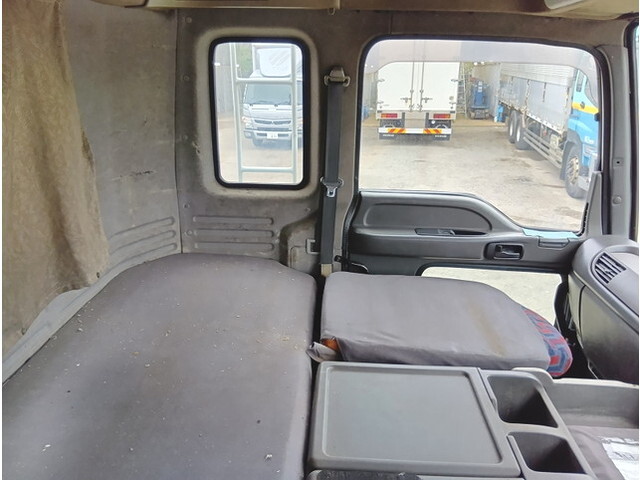 いすゞギガコンテナ専用車大型（10t）[写真21]