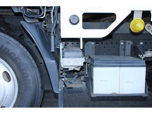 いすゞエルフ平ボディ小型（2t・3t）[写真16]