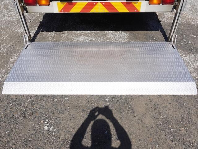 いすゞフォワードアルミブロック中型（4t）[写真12]