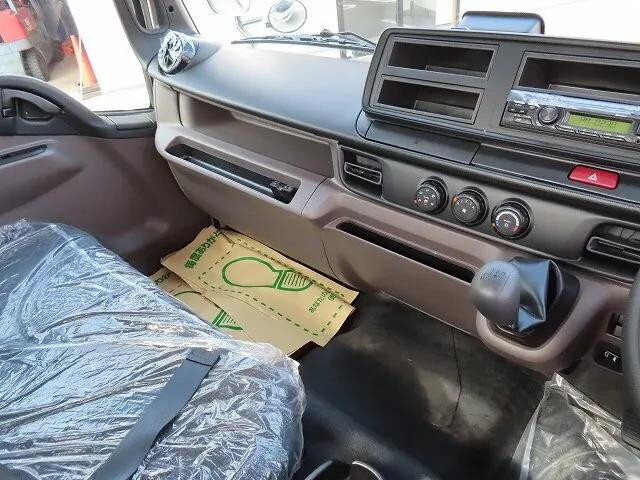 三菱ふそうキャンター平ボディ小型（2t・3t）[写真12]