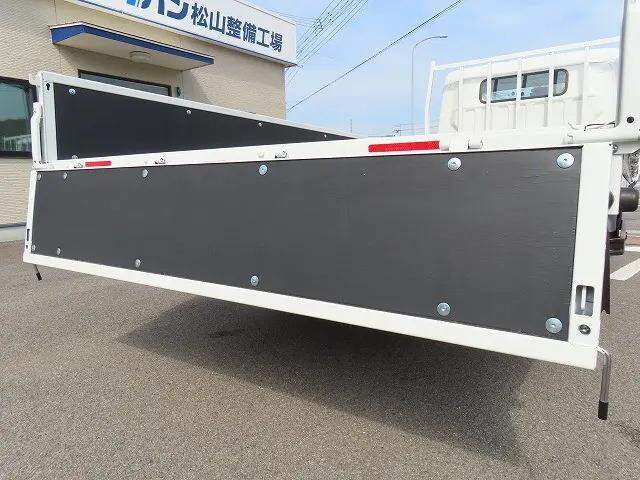 三菱ふそうキャンター平ボディ小型（2t・3t）[写真22]