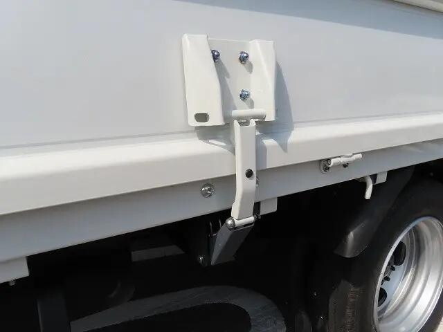 三菱ふそうキャンター平ボディ小型（2t・3t）[写真26]