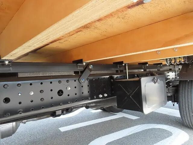 三菱ふそうキャンター平ボディ小型（2t・3t）[写真30]