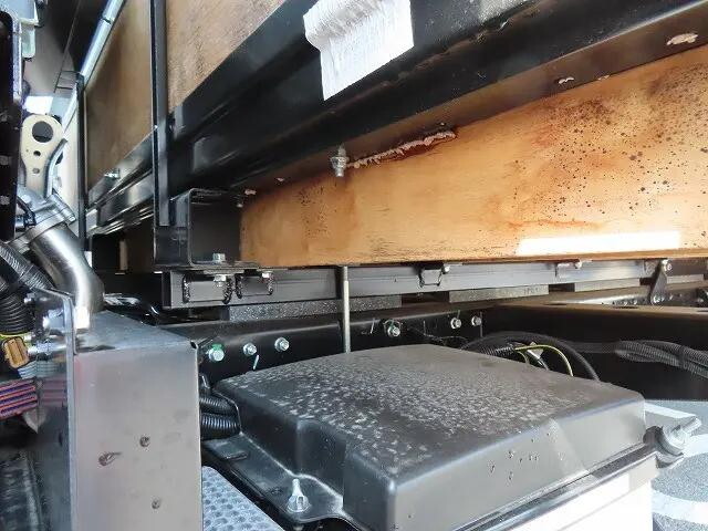 三菱ふそうキャンター平ボディ小型（2t・3t）[写真31]