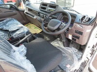 三菱ふそうキャンター平ボディ小型（2t・3t）[写真09]