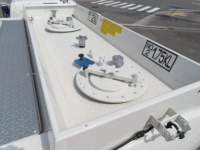 日野デュトロタンク車（タンクローリー）小型（2t・3t）[写真17]