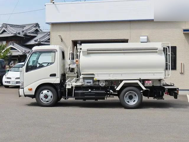 日野デュトロタンク車（タンクローリー）小型（2t・3t）[写真03]