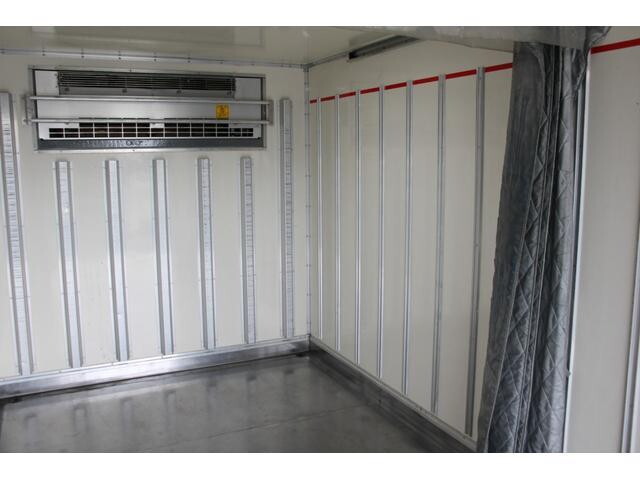 いすゞエルフ冷凍車（冷蔵車）小型（2t・3t）[写真15]