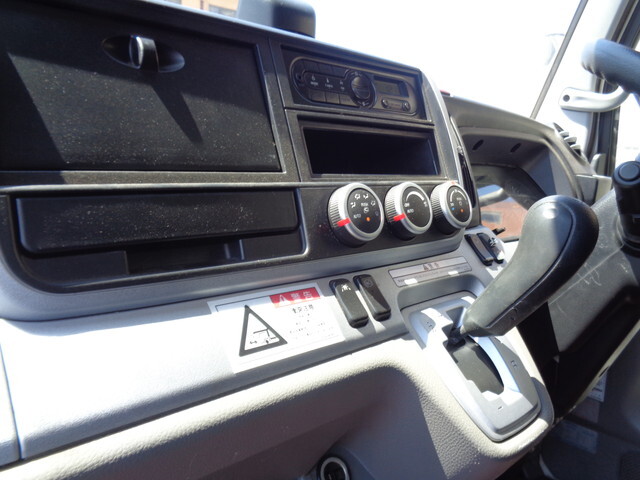 三菱ふそうキャンタークレーン4段小型（2t・3t）[写真29]