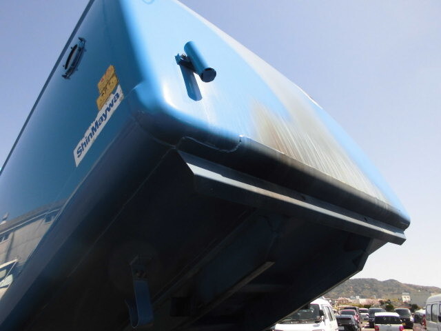 いすゞエルフパッカー車（塵芥車）小型（2t・3t）[写真10]