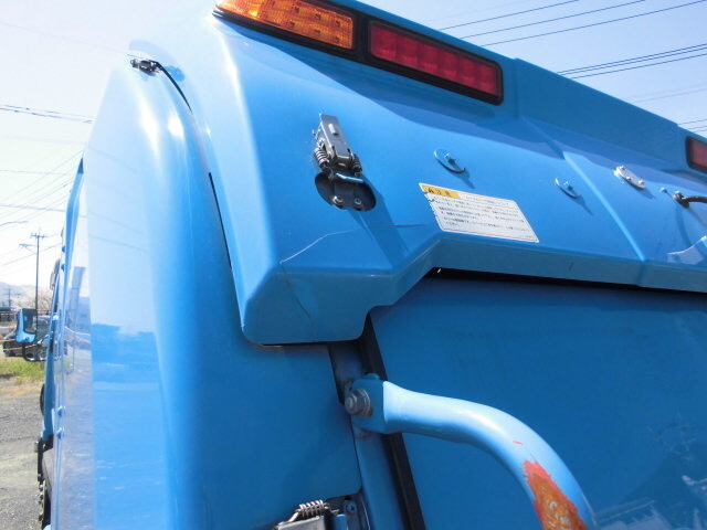 いすゞエルフパッカー車（塵芥車）小型（2t・3t）[写真22]