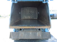 いすゞエルフパッカー車（塵芥車）小型（2t・3t）[写真08]