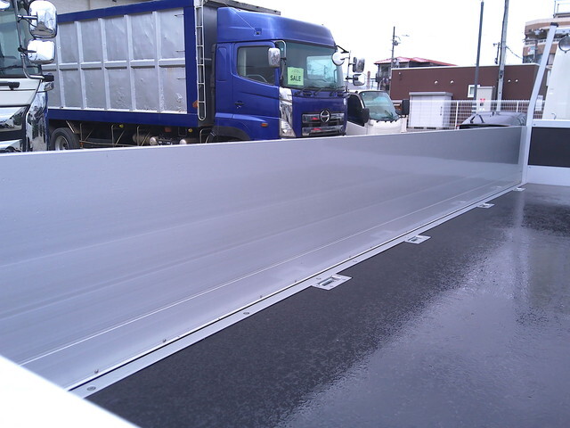 日野デュトロアルミブロック小型（2t・3t）[写真20]