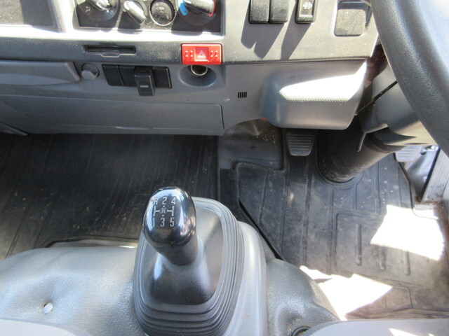 いすゞエルフパネルバン小型（2t・3t）[写真24]