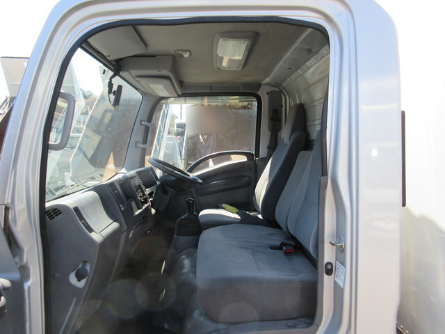 いすゞエルフパネルバン小型（2t・3t）[写真28]