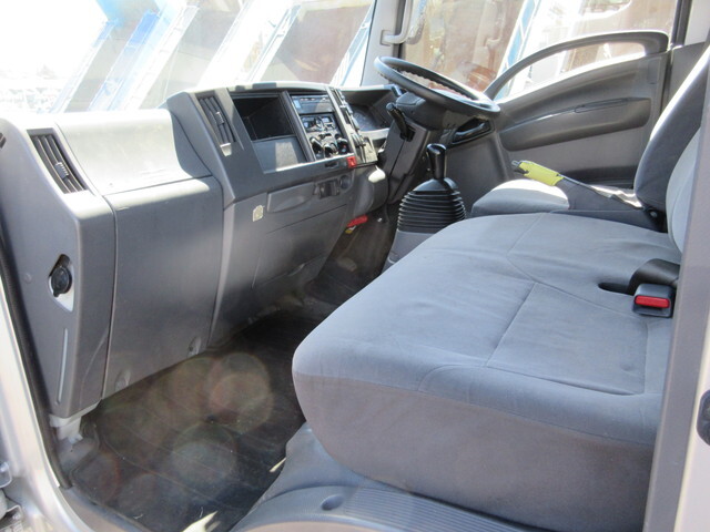 いすゞエルフパネルバン小型（2t・3t）[写真29]