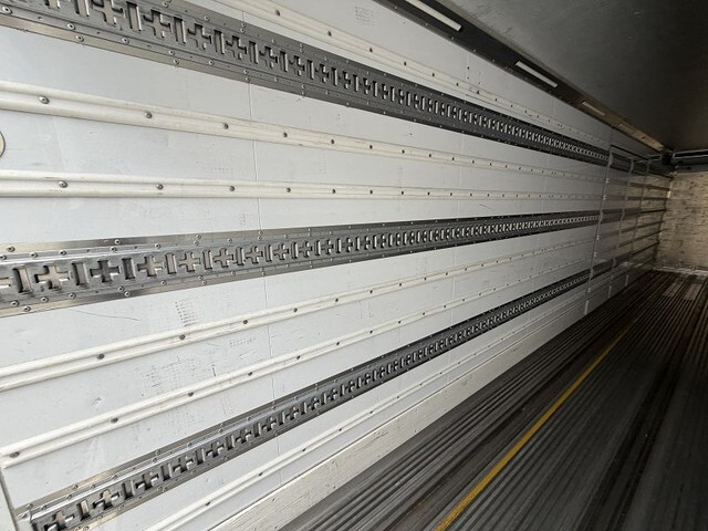 三菱ふそうスーパーグレート冷凍車（冷蔵車）大型（10t）[写真12]