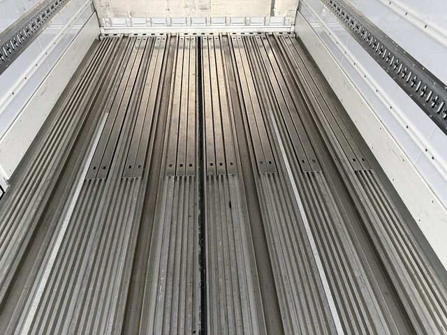 三菱ふそうスーパーグレート冷凍車（冷蔵車）大型（10t）[写真13]