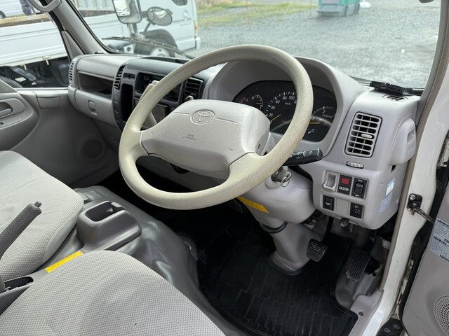 トヨタダイナアルミバン小型（2t・3t）[写真32]