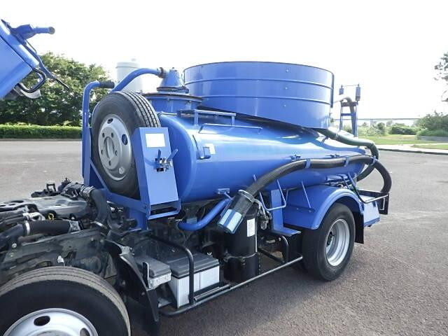 いすゞエルフバキュームカー小型（2t・3t）[写真24]