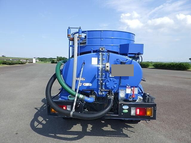 いすゞエルフバキュームカー小型（2t・3t）[写真05]