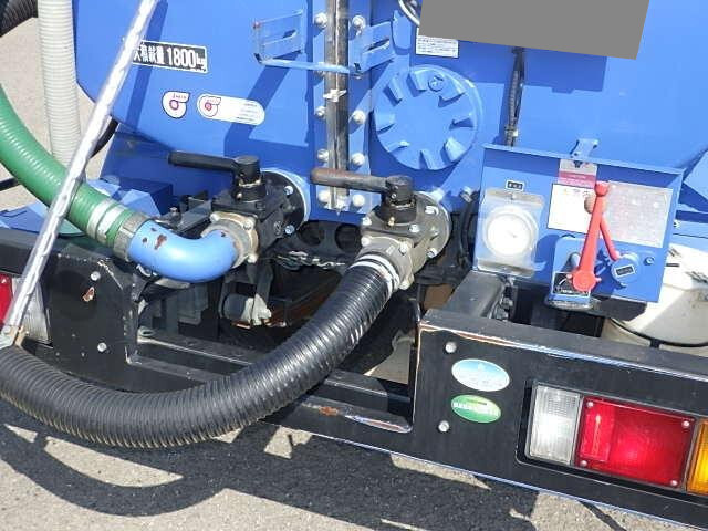 いすゞエルフバキュームカー小型（2t・3t）[写真06]