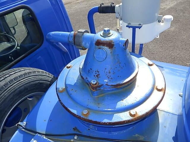 いすゞエルフバキュームカー小型（2t・3t）[写真07]