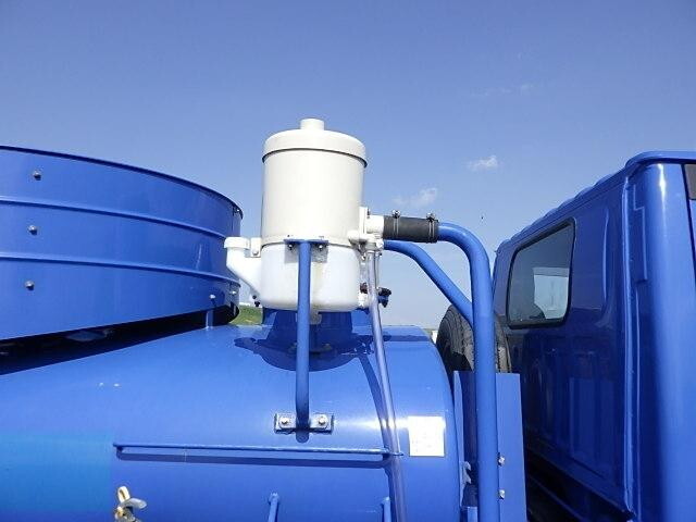 いすゞエルフバキュームカー小型（2t・3t）[写真08]