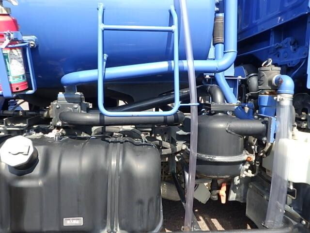 いすゞエルフバキュームカー小型（2t・3t）[写真09]