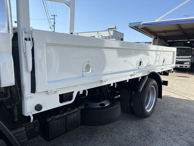 三菱ふそうキャンター平ボディ小型（2t・3t）[写真13]