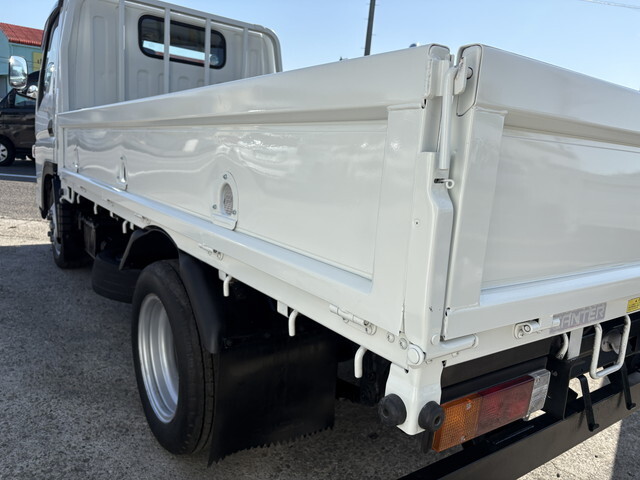 三菱ふそうキャンター平ボディ小型（2t・3t）[写真15]