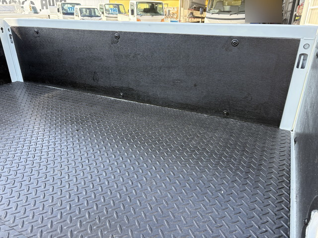 三菱ふそうキャンター平ボディ小型（2t・3t）[写真16]