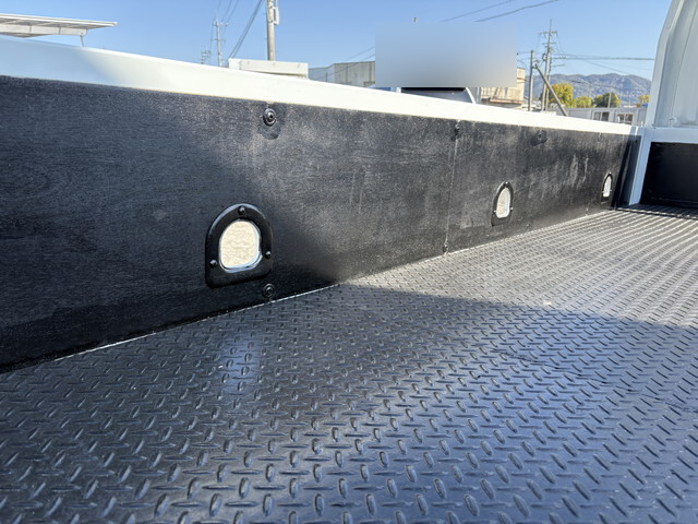 三菱ふそうキャンター平ボディ小型（2t・3t）[写真20]