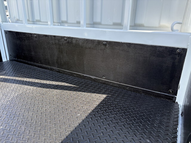 三菱ふそうキャンター平ボディ小型（2t・3t）[写真22]