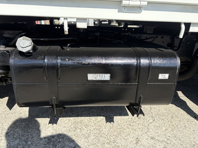 三菱ふそうキャンター平ボディ小型（2t・3t）[写真28]