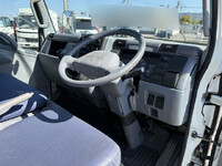 三菱ふそうキャンター平ボディ小型（2t・3t）[写真08]