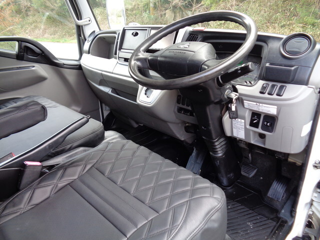 三菱ふそうキャンターダブルキャブ（Wキャブ）小型（2t・3t）[写真25]