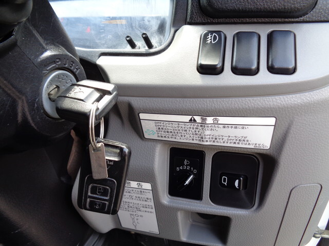 三菱ふそうキャンターダブルキャブ（Wキャブ）小型（2t・3t）[写真36]