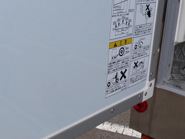 日野デュトロ冷凍車（冷蔵車）小型（2t・3t）[写真23]