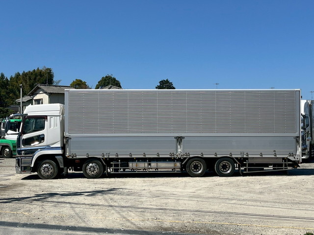 三菱ふそうスーパーグレートアルミウイング大型（10t）[写真10]