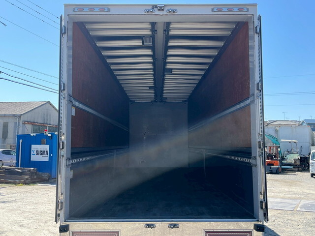 三菱ふそうスーパーグレートアルミウイング大型（10t）[写真11]