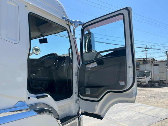 三菱ふそうスーパーグレートアルミウイング大型（10t）[写真26]