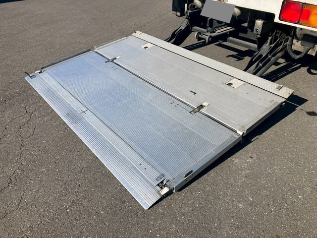 日野レンジャーアルミウイング中型（4t）[写真16]