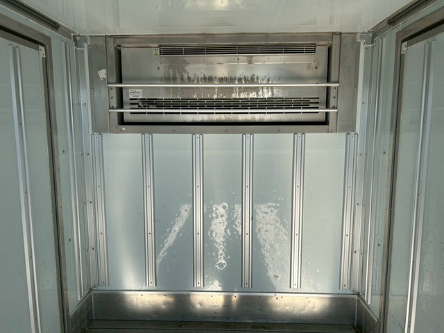 いすゞエルフ冷凍車（冷蔵車）小型（2t・3t）[写真15]