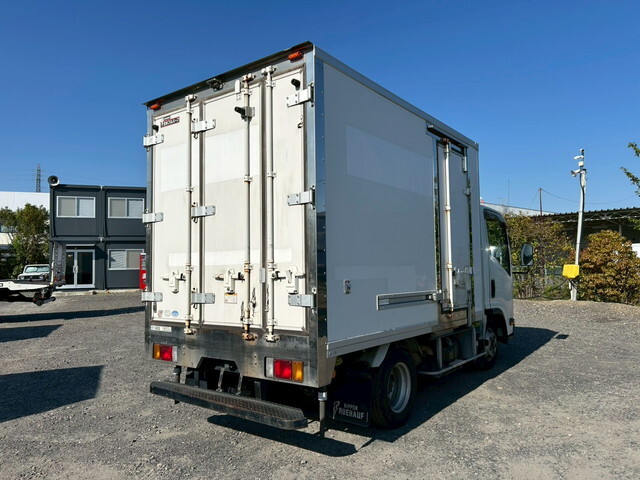 いすゞエルフ冷凍車（冷蔵車）小型（2t・3t）[写真02]